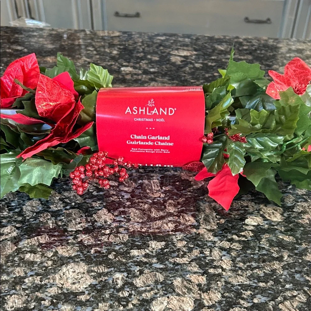 ASHLAND CHAIN GARLAND RED POINSETTIA AND BERRY 6 FT NWT